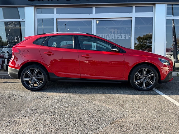 Volvo V40 Cross Country 4 of 23