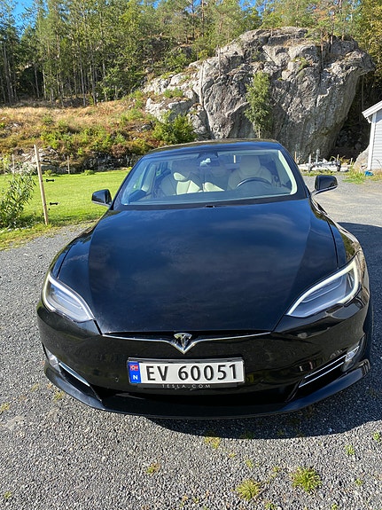 Tesla Model S 2 of 15