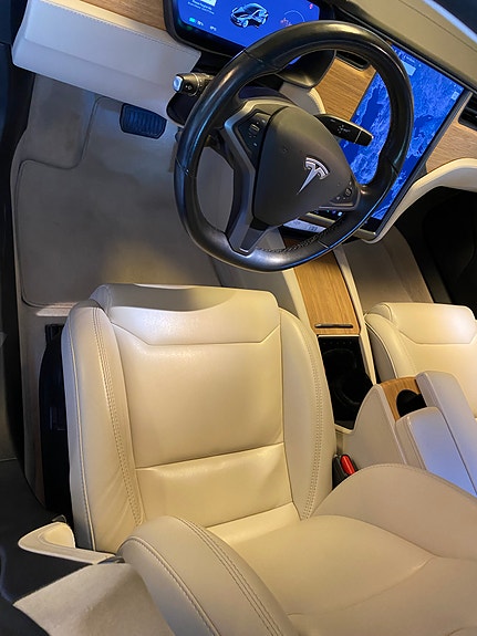 Tesla Model S 11 of 15