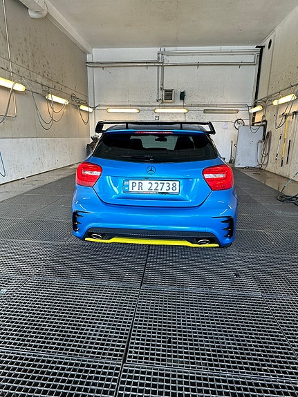 Mercedes-Benz A180 4 of 15