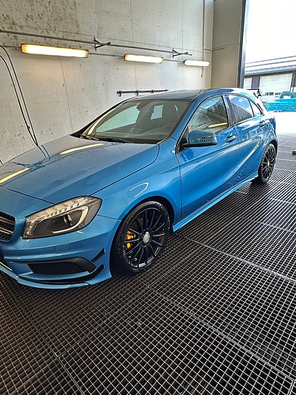 Mercedes-Benz A180 2 of 15