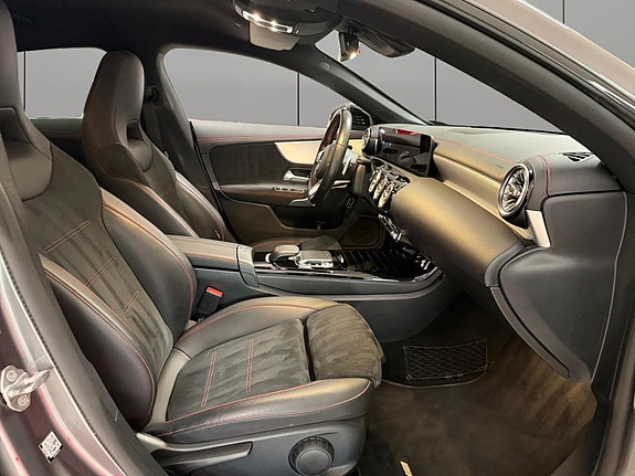 Mercedes-Benz CLA180 30 of 30
