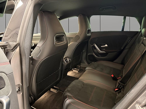 Mercedes-Benz CLA180 25 of 30