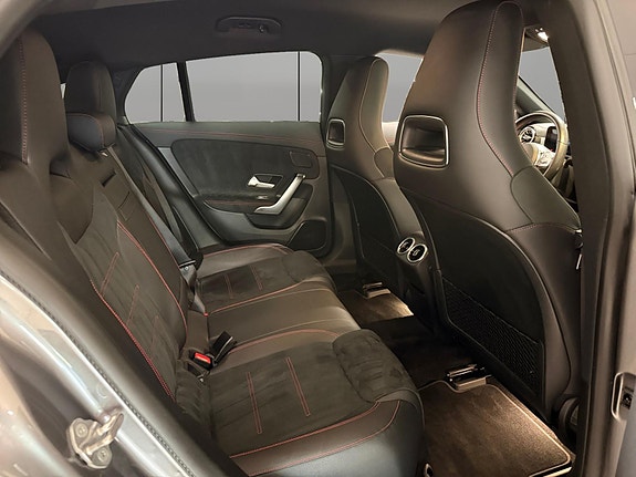 Mercedes-Benz CLA180 29 of 30