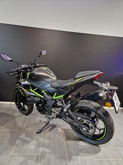 Kawasaki Z 125 7 of 11