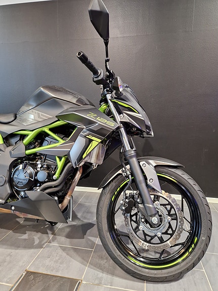 Kawasaki Z 125 3 of 11
