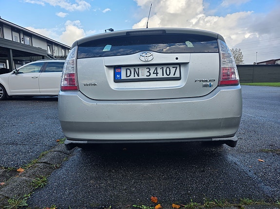 Toyota Prius 5 of 15