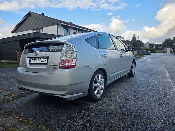 Toyota Prius 3 of 15