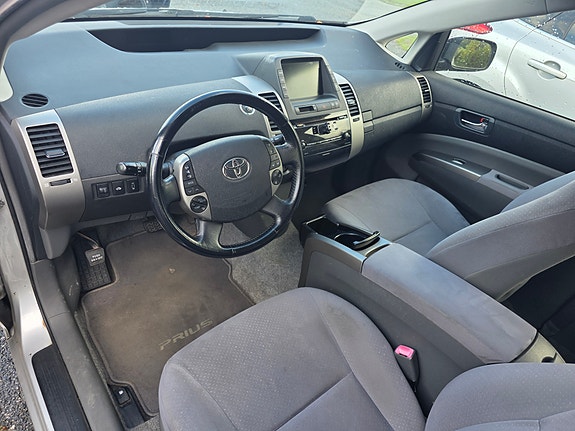 Toyota Prius 6 of 15