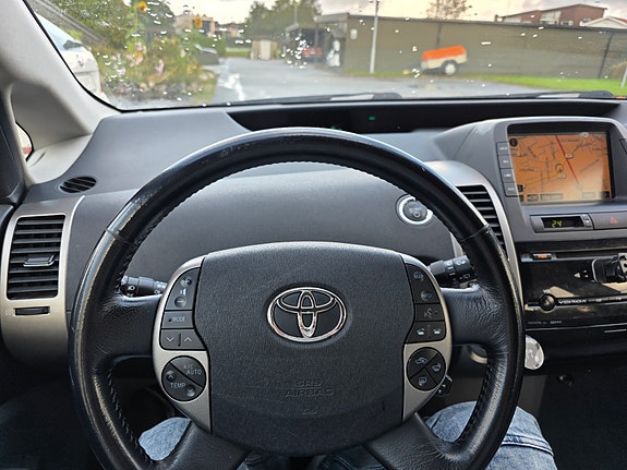 Toyota Prius 13 of 15