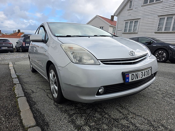 Toyota Prius 2 of 15