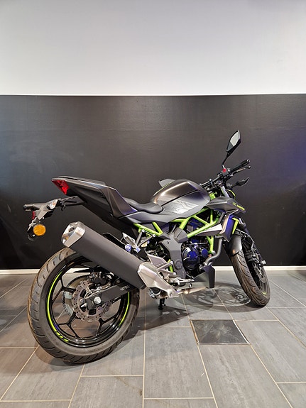 Kawasaki Z 125 4 of 9