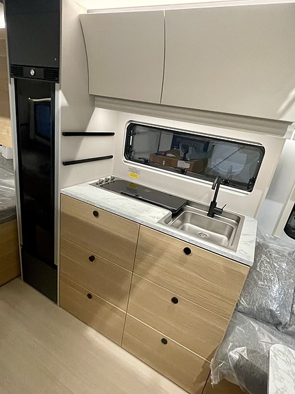 Adria ADORA 572 UT 2026 – EKSKLUSIV KOMFORT MED ENKELTSENGER OG ALDE VARME 8 of 18