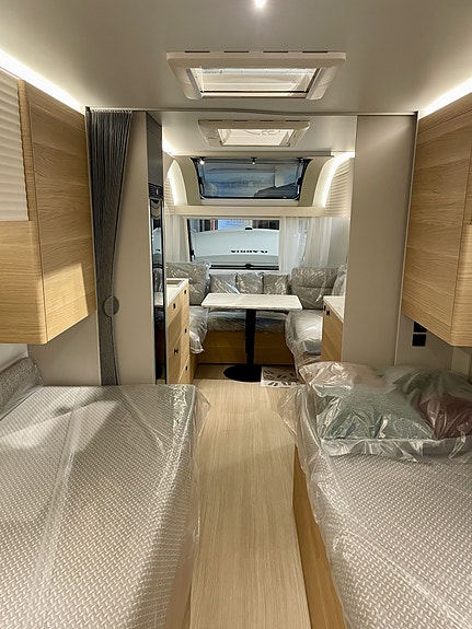 Adria ADORA 572 UT 2026 – EKSKLUSIV KOMFORT MED ENKELTSENGER OG ALDE VARME 13 of 18