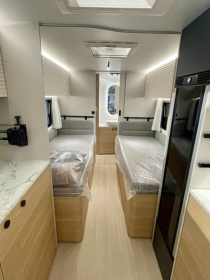 Adria ADORA 572 UT 2026 – EKSKLUSIV KOMFORT MED ENKELTSENGER OG ALDE VARME 9 of 18