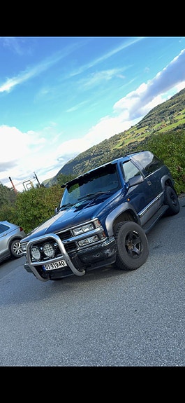 Chevrolet Tahoe 2 of 13