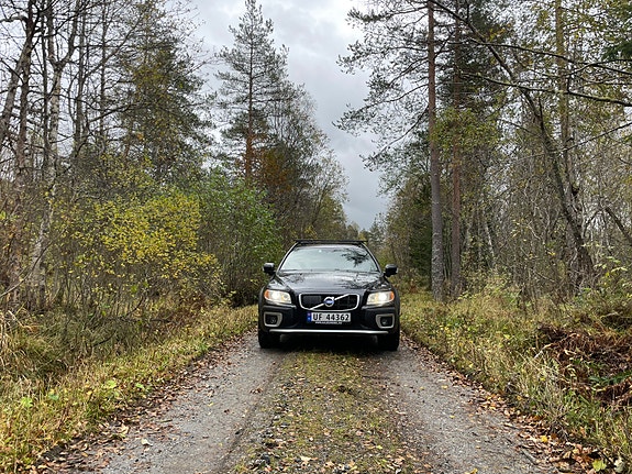 Volvo XC70 2 of 30