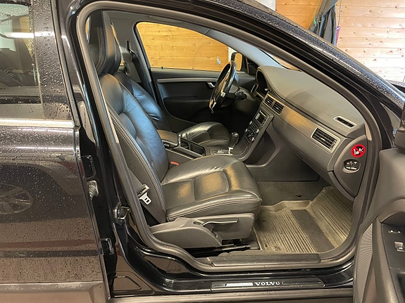 Volvo XC70 22 of 30