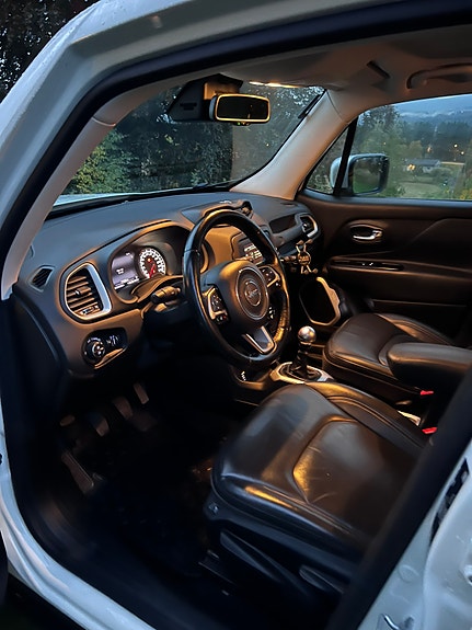 Jeep Renegade 10 of 18