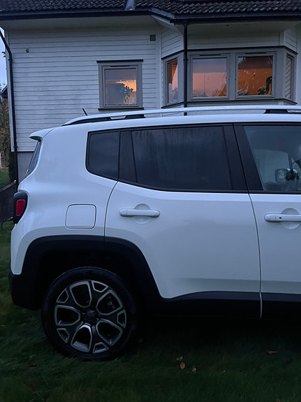 Jeep Renegade 5 of 18