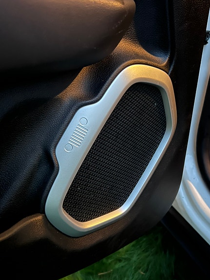 Jeep Renegade 16 of 18
