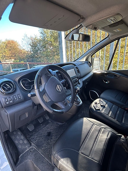 Opel Vivaro 10 of 16