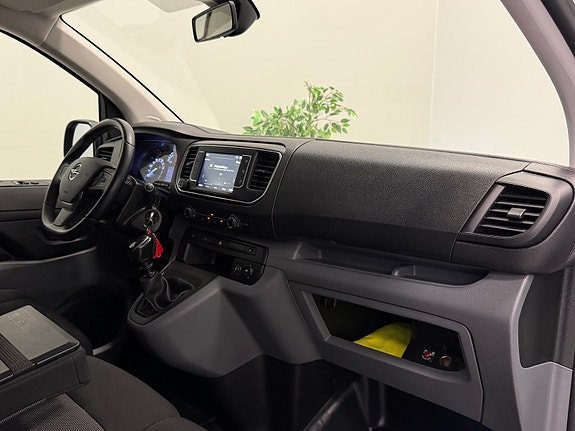 Opel Vivaro 12 of 25