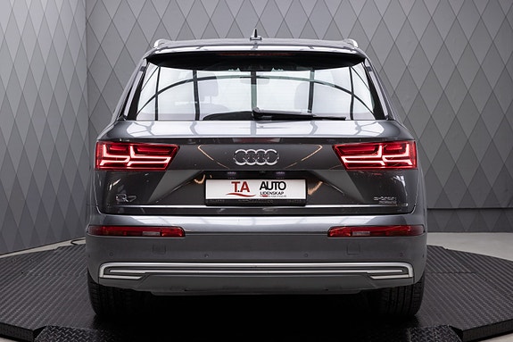 Audi Q7 6 of 30