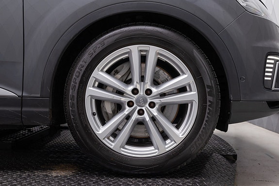 Audi Q7 12 of 30