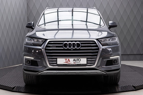 Audi Q7 4 of 30
