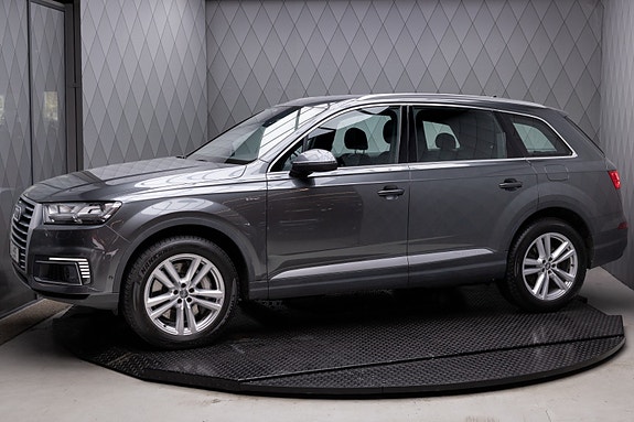 Audi Q7 2 of 30