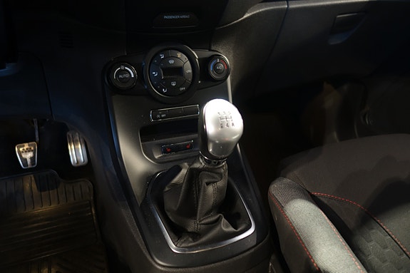Ford Fiesta 21 of 29