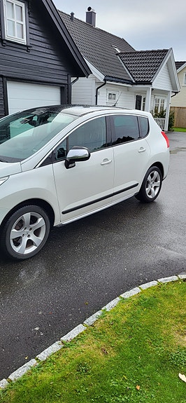 Peugeot 3008 2 of 12