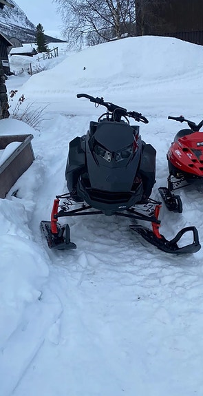 Ski-doo Summit X 850 154" Shot 3 of 4