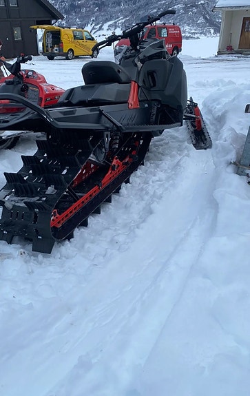 Ski-doo Summit X 850 154" Shot 2 of 4