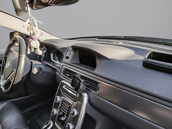 Volvo XC70 7 of 16