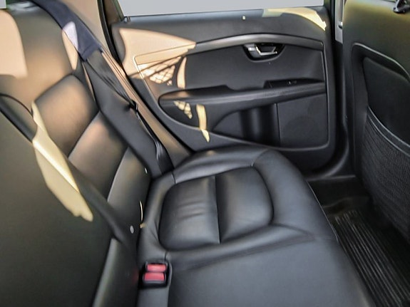 Volvo XC70 11 of 16