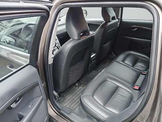 Volvo XC70 10 of 16