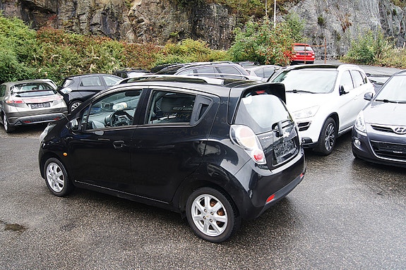 Chevrolet Spark 3 of 12