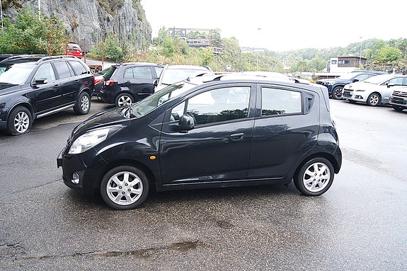 Chevrolet Spark 2 of 12