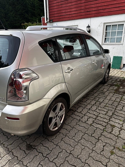 Toyota Corolla Verso 6 of 14