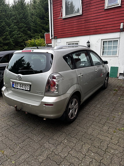 Toyota Corolla Verso 3 of 14