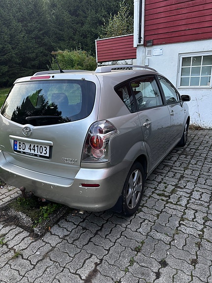 Toyota Corolla Verso 11 of 14