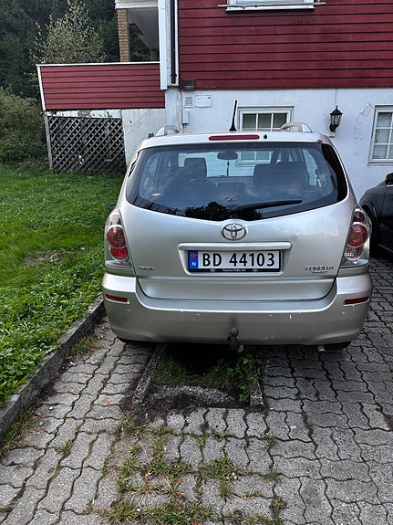 Toyota Corolla Verso 10 of 14