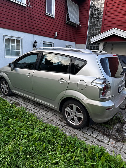 Toyota Corolla Verso 12 of 14