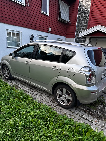 Toyota Corolla Verso 13 of 14