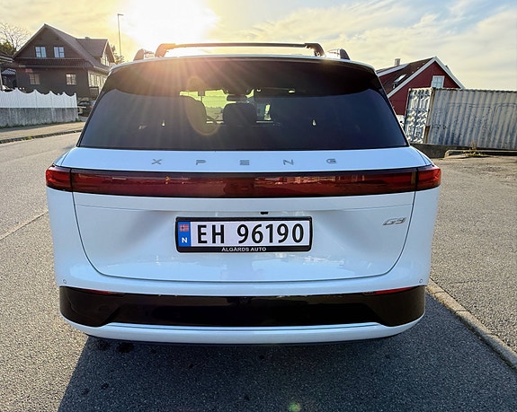 XPeng G9 4 of 26