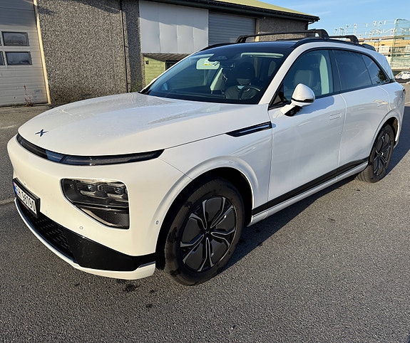 XPeng G9 2 of 26