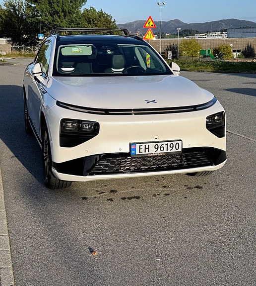 XPeng G9 3 of 26