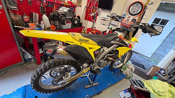 Suzuki RMZ 250 3 of 6